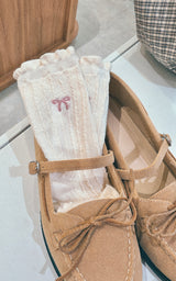Ivory texture pattern socks w/ ribbon