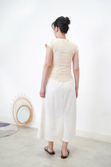 Butter minimal vest in round hem
