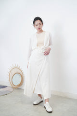 Butter minimal vest in round hem