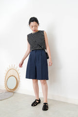 Black stripes minimal cutting knit vest