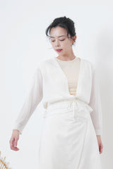 Butter minimal vest in round hem