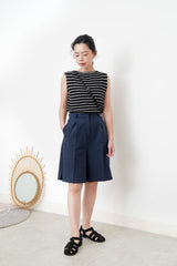 Black stripes minimal cutting knit vest