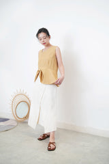 Milk tea ribbon hem vest w/ asy. Collar