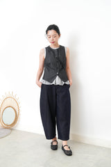 White minimal vest in split hem