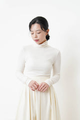 White loose turtle neck inner