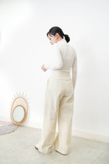 White loose turtle neck inner