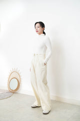 White loose turtle neck inner