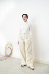 White loose turtle neck inner