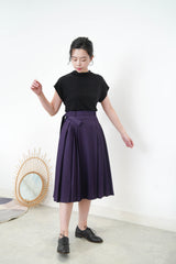 Dark puruple detail pleats skirt with waist strap
