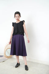 Black double layers vest in ruffle shoulders