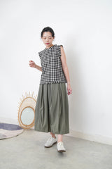 B/W checked vest in fringe trimmed