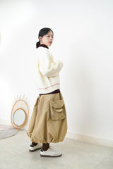 Ivory sweater w/ contrast stitching