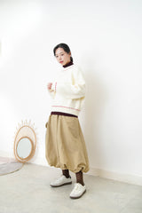 Ivory sweater w/ contrast stitching