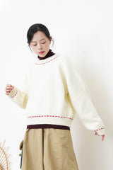 Ivory sweater w/ contrast stitching