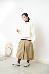 Ivory sweater w/ contrast stitching