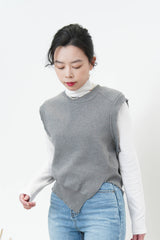 Grey asy. vest in fringe trimming