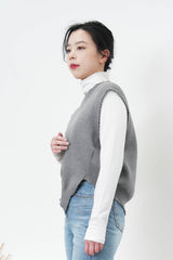 Grey asy. vest in fringe trimming