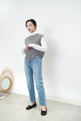Grey asy. vest in fringe trimming
