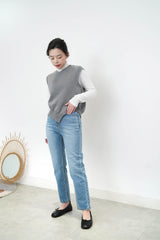 Grey asy. vest in fringe trimming