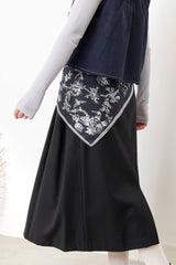 Floral pattern scarf in triangle shape