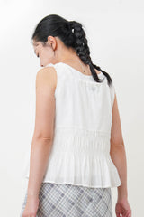 White square neck blouse w/ pleats details