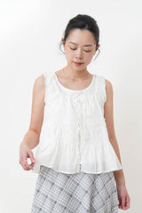 White square neck blouse w/ pleats details