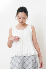 White square neck blouse w/ pleats details