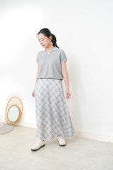 Grey summer knit top w/ contrast collar
