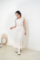 Ivory open hem linen vest w/ outline stitching
