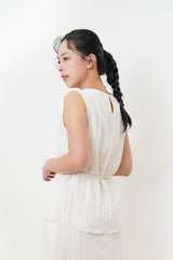 Ivory open hem linen vest w/ outline stitching