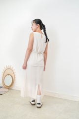 Ivorry h cutting skirt w/ outline stitching