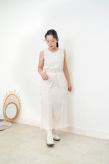 Ivorry h cutting skirt w/ outline stitching