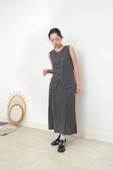 Charcoal open hem linen vest w/ outline stitching
