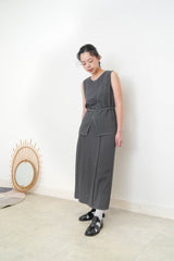 Charcoal open hem linen vest w/ outline stitching