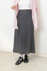Charcoal h cutting skirt w/ outline stitching