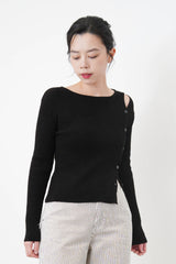 Black top in buttons split details