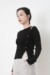 Black top in buttons split details