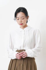 White shirt w/ double layering collar