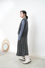 Charcoal alpaca vest in round hem