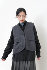 Charcoal alpaca vest in round hem