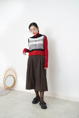 Red button vest w/ contrast hem