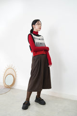 Red button vest w/ contrast hem