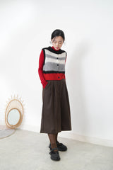 Red button vest w/ contrast hem