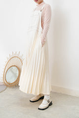 Cream worker pleats skirt with red outline stitches