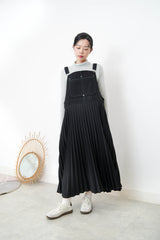 Black worker pleats skirt w/ red outline stitches