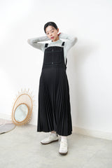 Black worker pleats skirt w/ red outline stitches