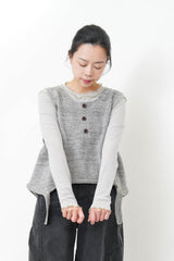 Grey knit vest w/ ripped hem