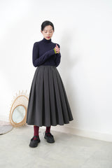 Charcoal detail pleats skirt in elastic waist