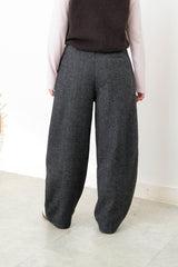 Charcoal wool trousers in cone shape with belt
