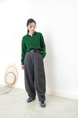 Green fine wool sweater in round collar